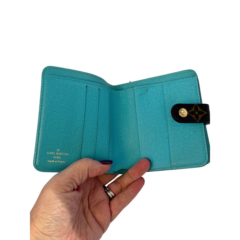 Louis Vuitton wallet with coin purse, featuring the whimsical Illustre Groom - Picture 4 of 7